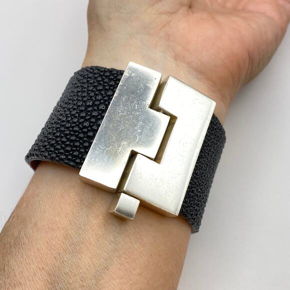 LEIGHELENA Wide Gold Hologram Stingray Leather Jigsaw Cuff -7" Size S MSRP $148 - Picture 5 of 10